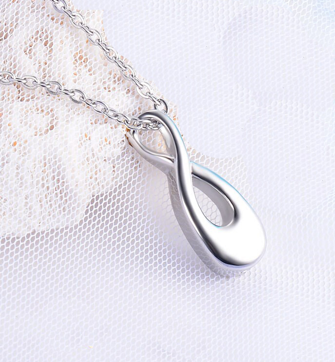 Memorial Anhänger UNENDLICH 6 x 30 mm an Kette 50 cm Memorial Anhänger UNENDLICH 6 x 30 mm an Kette 50 cm