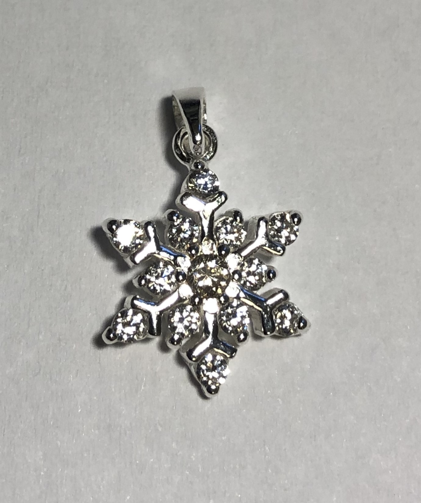 Anhänger Schneeflocke 15 mm mit 12 Zirkon 925 Silber